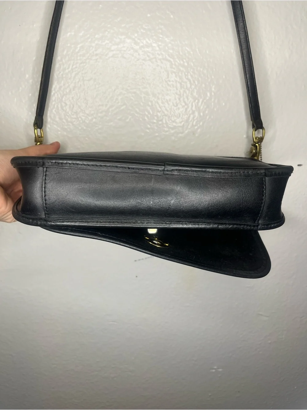 Vintage Hunt Club Black Leather Shoulder Bag with Gold Hardware